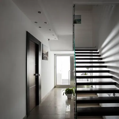 Cavour 19 - Dependance 3*